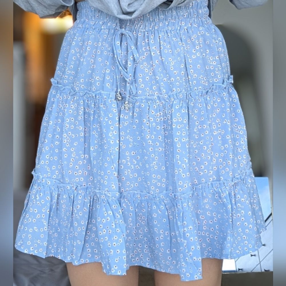 Princess Polly New with Tags Ruffled Tiered Skirt Elastic Waist Sz 2